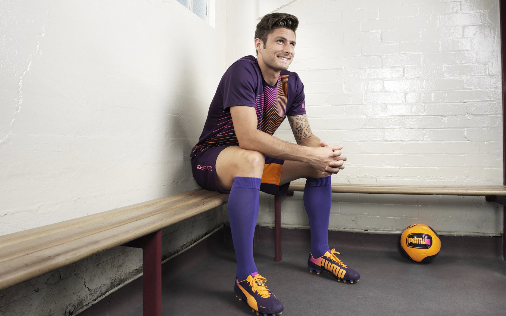 旅顺足球特色小镇带动区域经济快速增长,旅顺胜道室内足球场